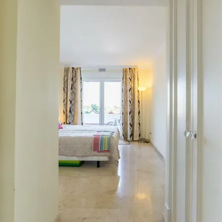 Malagasuite Solarium & Pool Apartment *