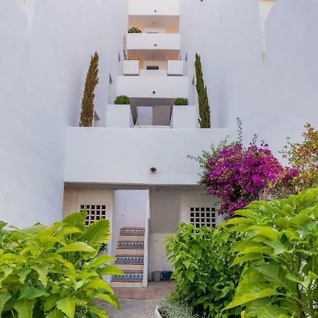 Malagasuite Solarium & Pool Apartment