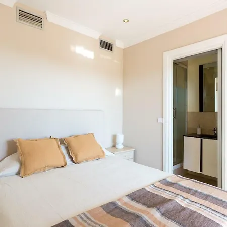 Malagasuite Solarium & Pool Apartment