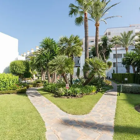 Malagasuite Solarium & Pool Apartment