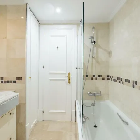 Malagasuite Solarium & Pool Apartment
