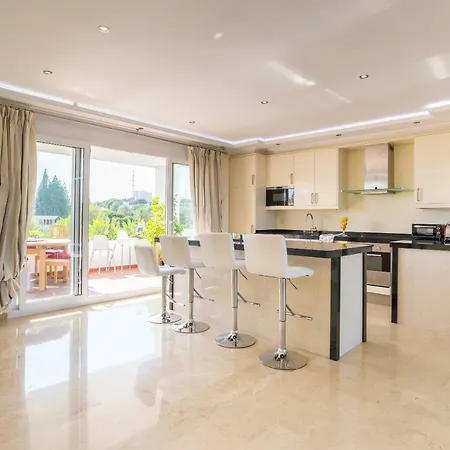 Malagasuite Solarium & Pool Apartment *