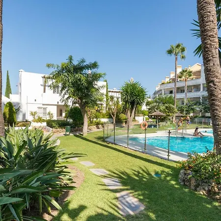 Malagasuite Solarium & Pool Apartment