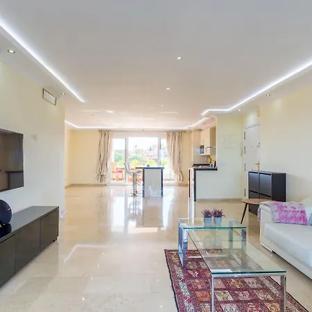 Malagasuite Solarium & Pool