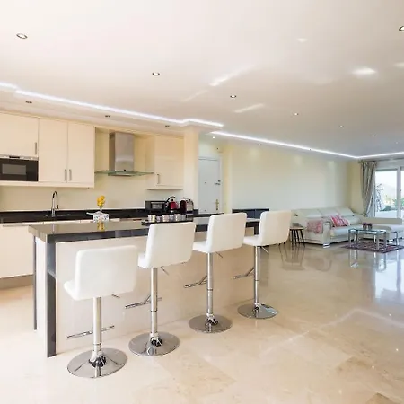 Malagasuite Solarium & Pool Apartment *